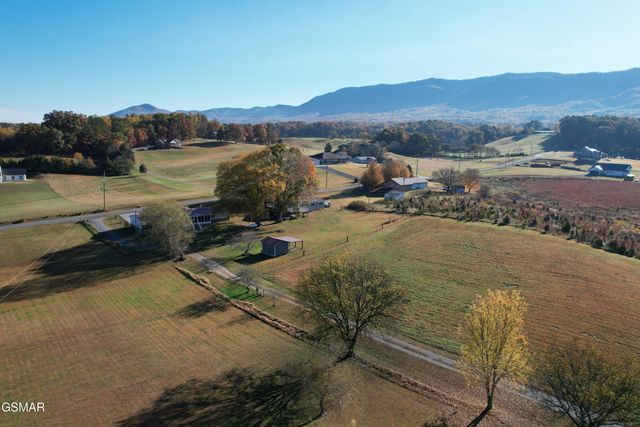 120 County Line Road, Dandridge, TN 37725