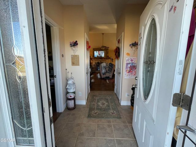 120 County Line Road, Dandridge, TN 37725