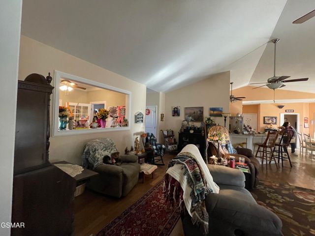 120 County Line Road, Dandridge, TN 37725