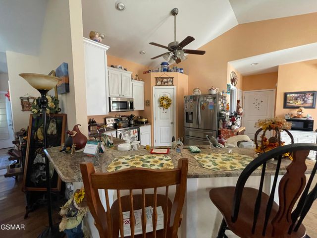 120 County Line Road, Dandridge, TN 37725