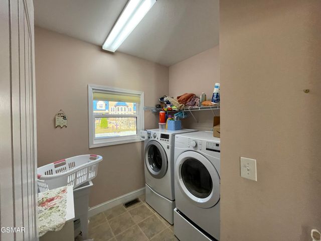 120 County Line Road, Dandridge, TN 37725