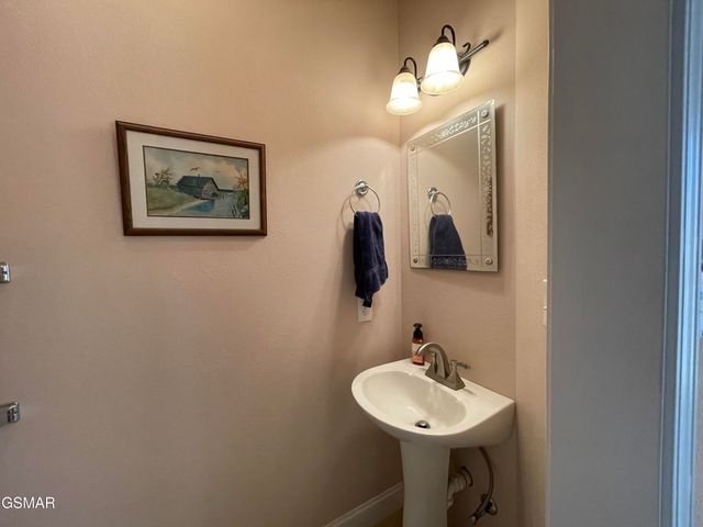 120 County Line Road, Dandridge, TN 37725