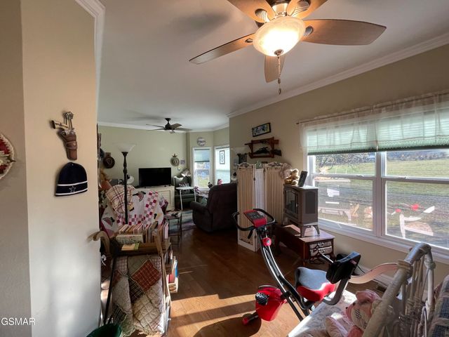 120 County Line Road, Dandridge, TN 37725