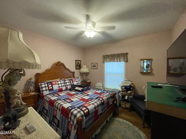 120 County Line Road, Dandridge, TN 37725