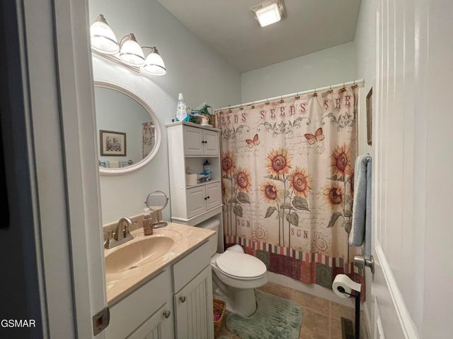 120 County Line Road, Dandridge, TN 37725