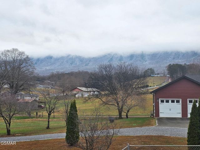 120 County Line Road, Dandridge, TN 37725