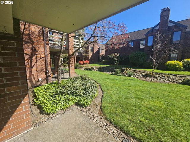 14875 Ne SACRAMENTO St 142, Portland, OR 97230