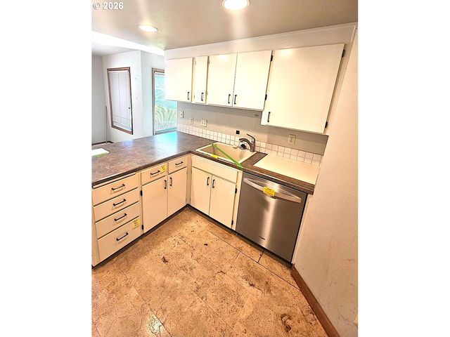 14875 Ne SACRAMENTO St 142, Portland, OR 97230