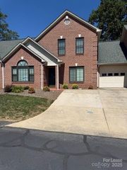 1643 20th Avenue Court NE, Hickory, NC 28601