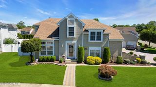 20 Pacer Lane, Freehold, NJ 07728