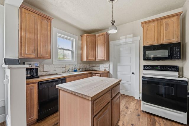 1005 W Clayton Street, Dayton, TX 77535