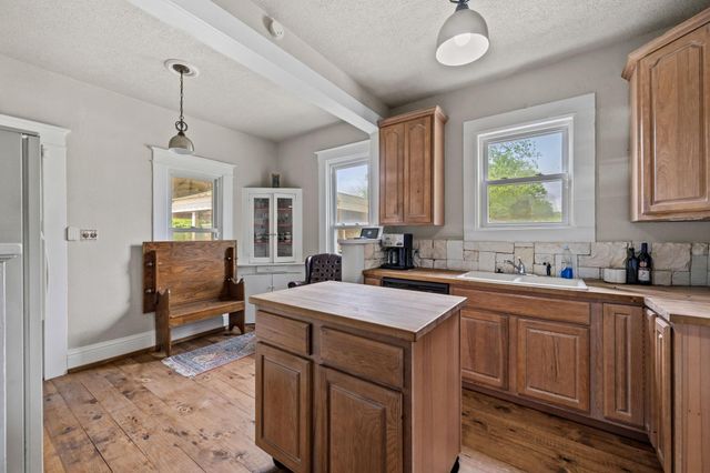 1005 W Clayton Street, Dayton, TX 77535