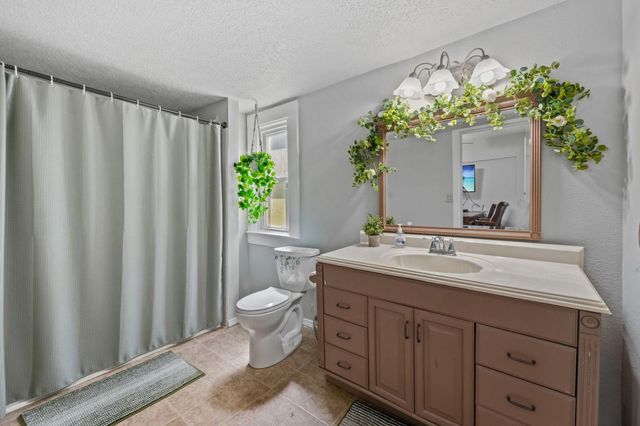 1005 W Clayton Street, Dayton, TX 77535