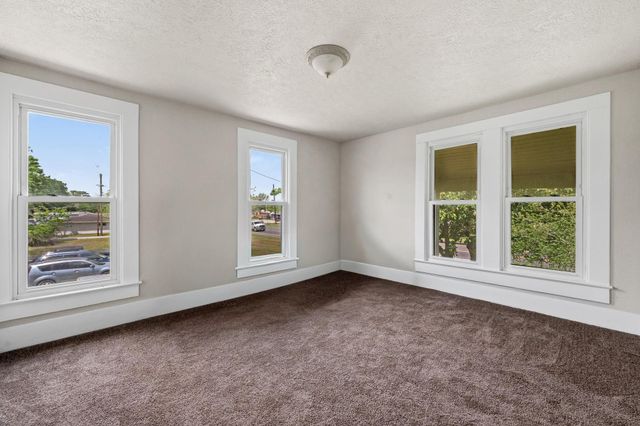 1005 W Clayton Street, Dayton, TX 77535