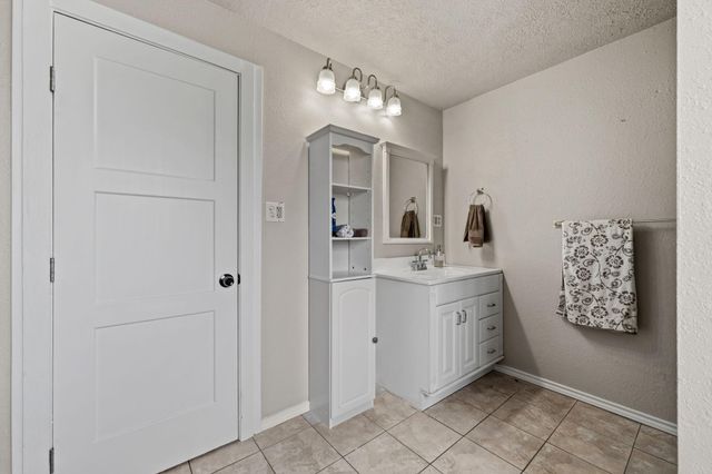 1005 W Clayton Street, Dayton, TX 77535