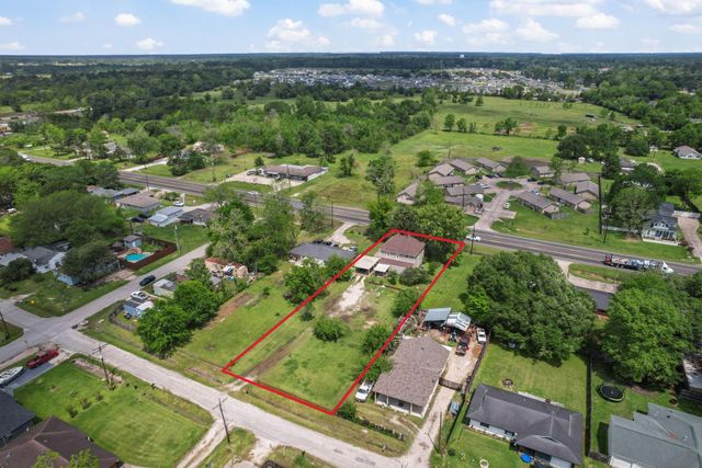 1005 W Clayton Street, Dayton, TX 77535