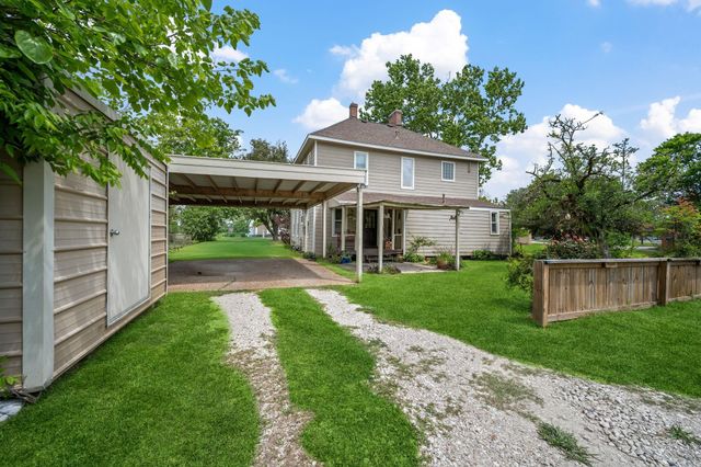 1005 W Clayton Street, Dayton, TX 77535