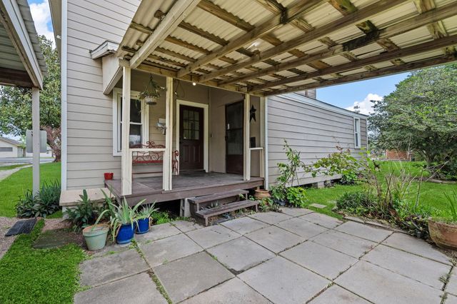 1005 W Clayton Street, Dayton, TX 77535
