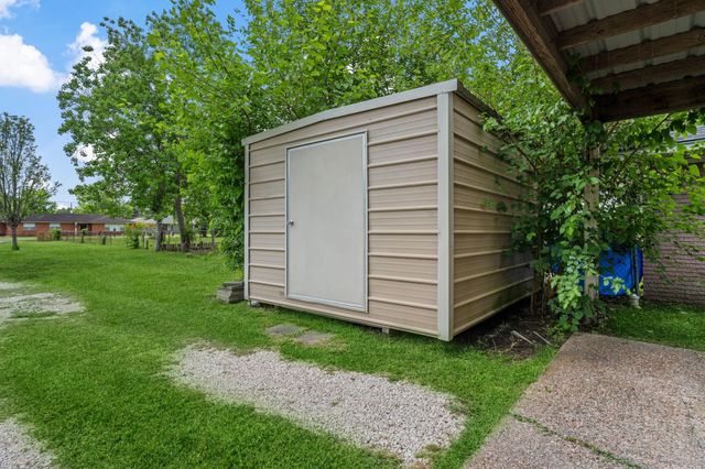 1005 W Clayton Street, Dayton, TX 77535