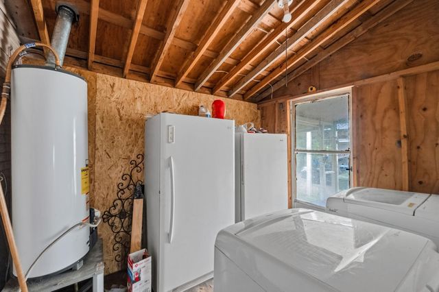 1005 W Clayton Street, Dayton, TX 77535