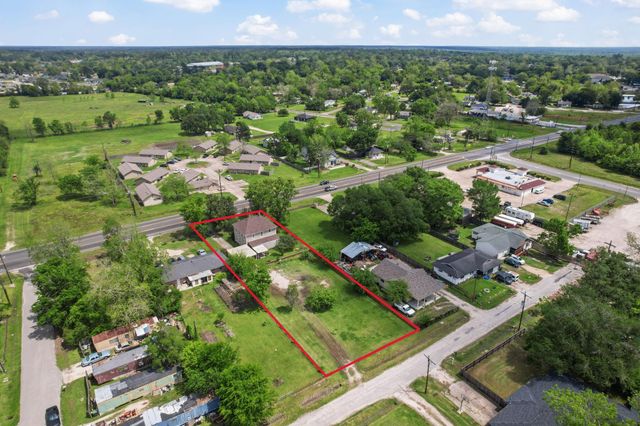 1005 W Clayton Street, Dayton, TX 77535