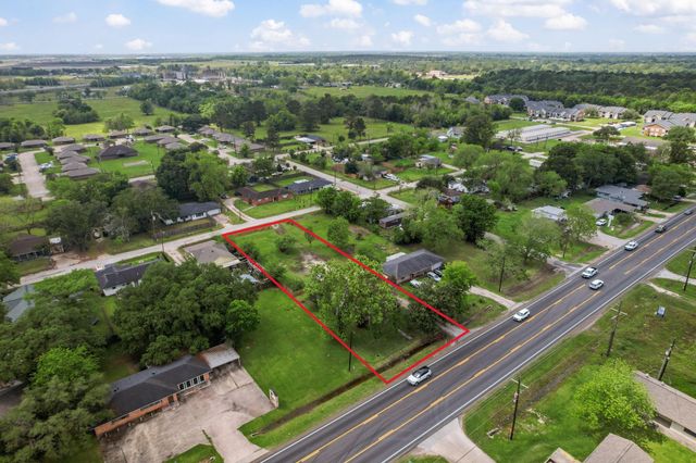 1005 W Clayton Street, Dayton, TX 77535