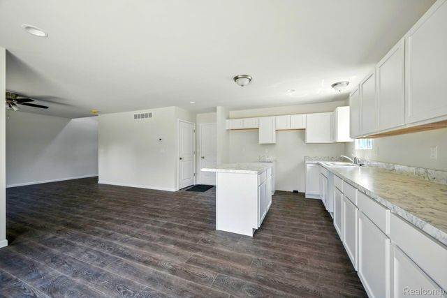 5740 Copper Tree Park, Waterford Charter Township, MI 48327