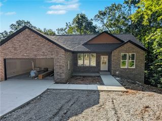 10 Bankfoot Lane, Bella Vista, AR 72715