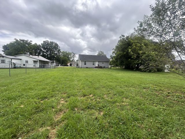207 N Collins St, Tullahoma, TN 37388