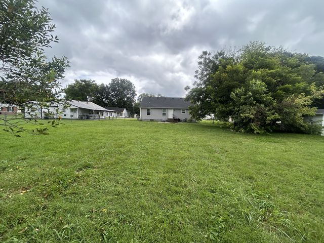 207 N Collins St, Tullahoma, TN 37388