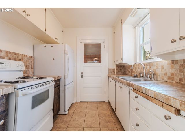 1110 CROSS St Se, Salem, OR 97302