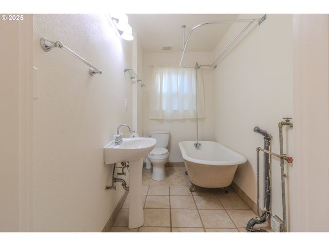 1110 CROSS St Se, Salem, OR 97302