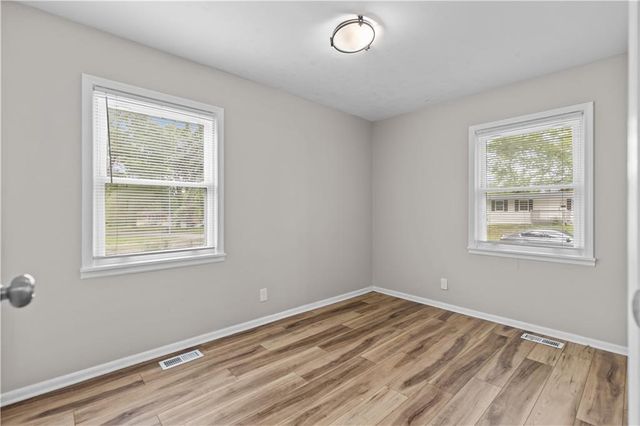 9200 Stark Avenue, Kansas City, MO 64138