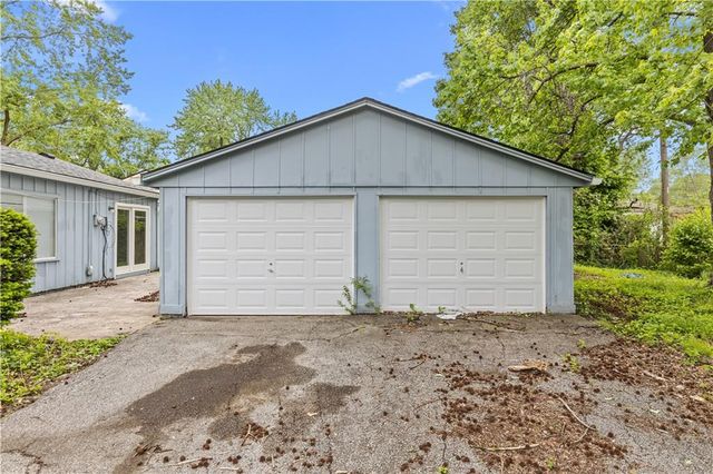 9200 Stark Avenue, Kansas City, MO 64138