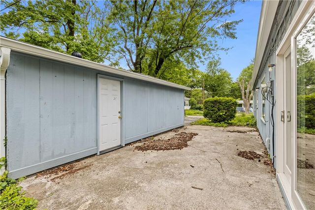 9200 Stark Avenue, Kansas City, MO 64138