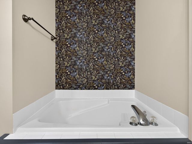 12104 Carroll Creek Run, Fort Wayne, IN 46818