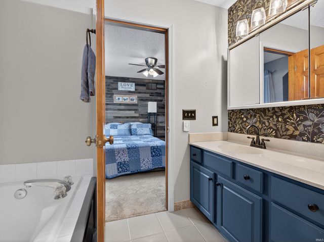 12104 Carroll Creek Run, Fort Wayne, IN 46818