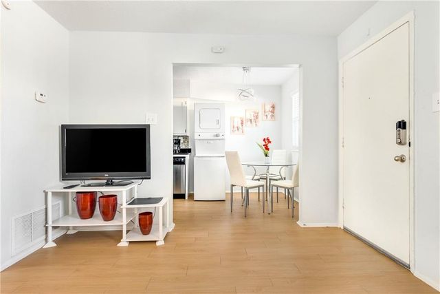 2401 Manor RD 209, Austin, TX 78722