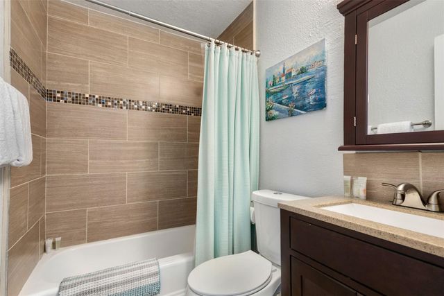 2401 Manor RD 209, Austin, TX 78722