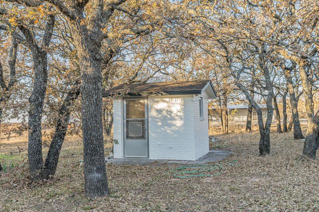 1061 Carnagie Road, Poolville, TX 76487
