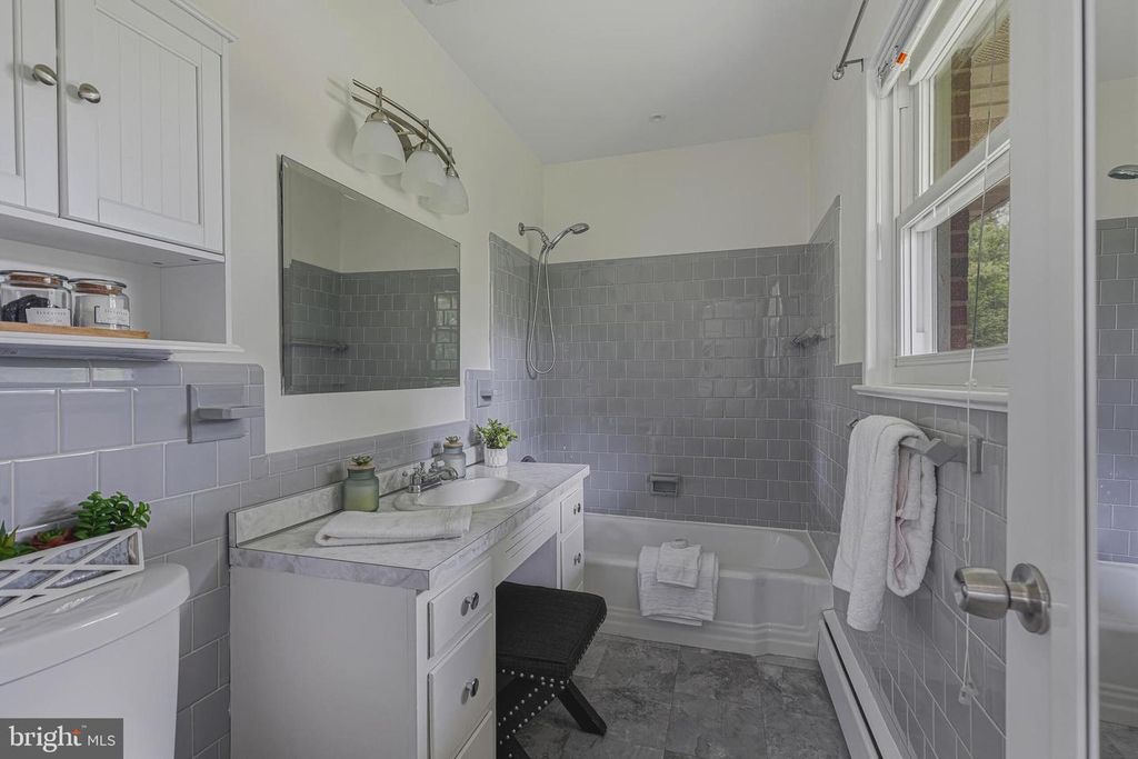 Image 17 of property listing at 10316 SUNSET DR, Damascus, MD 20872