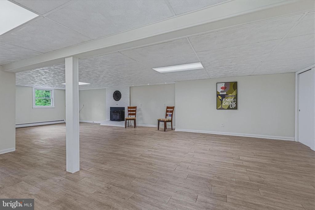 Image 20 of property listing at 10316 SUNSET DR, Damascus, MD 20872