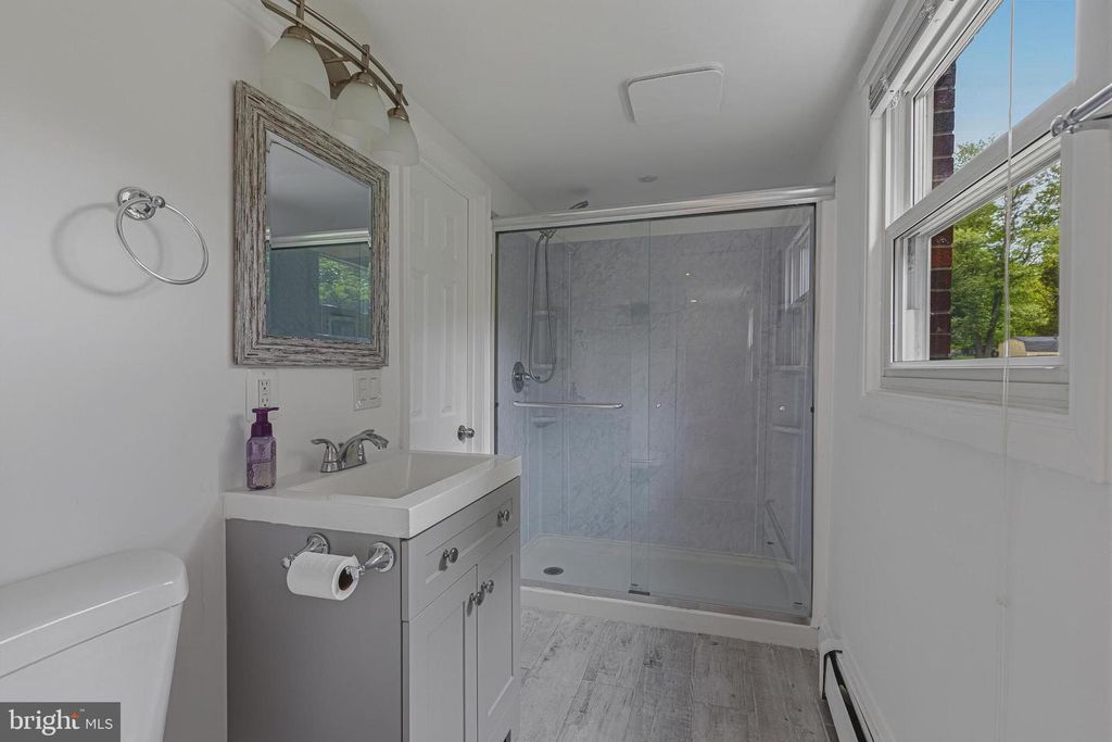 Image 23 of property listing at 10316 SUNSET DR, Damascus, MD 20872