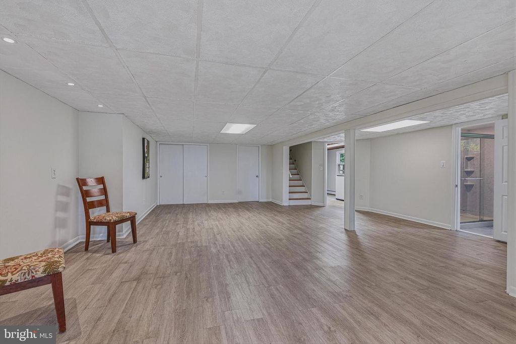 Image 24 of property listing at 10316 SUNSET DR, Damascus, MD 20872
