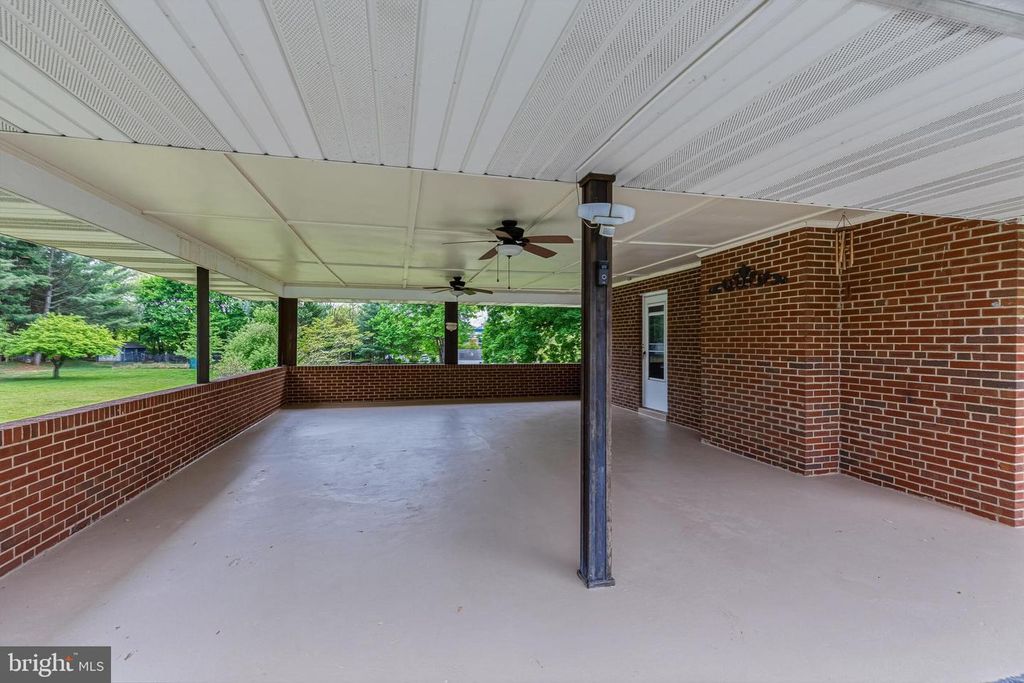 Image 29 of property listing at 10316 SUNSET DR, Damascus, MD 20872