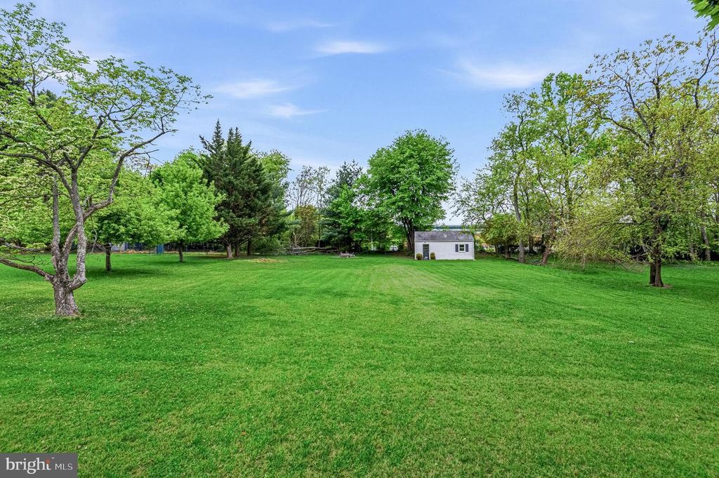 Image 31 of property listing at 10316 SUNSET DR, Damascus, MD 20872