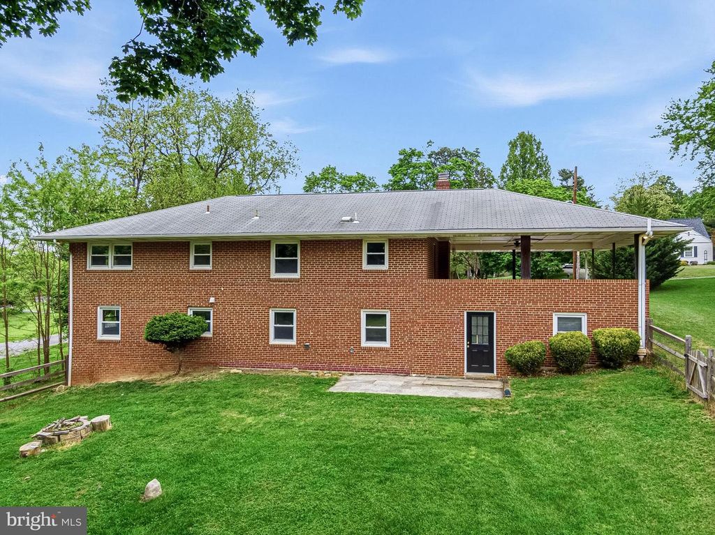 Image 35 of property listing at 10316 SUNSET DR, Damascus, MD 20872