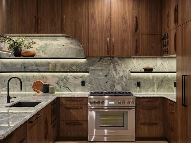 2305 Westoak DR, Austin, TX 78704