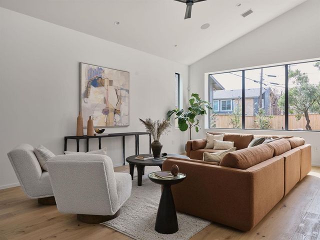 2305 Westoak DR, Austin, TX 78704