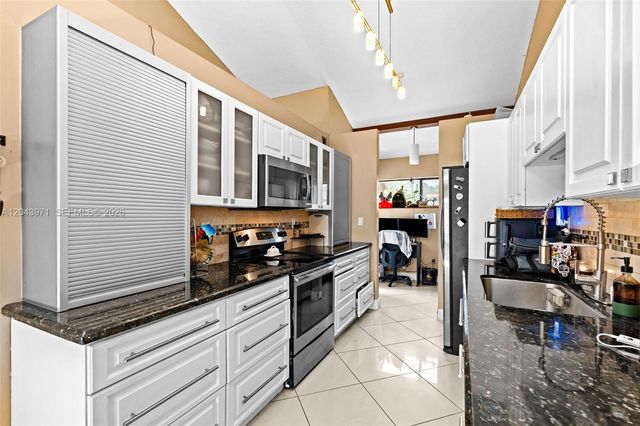 1709 NW 72nd Avenue 66, Plantation, FL 33313